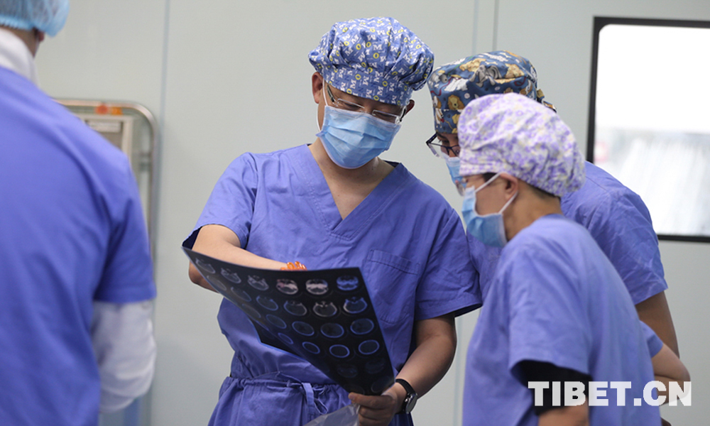 让更多藏区百姓享受到首都医疗服务 摄影：达明 (8).jpg